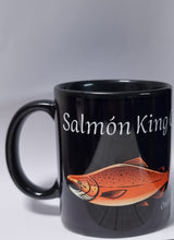 Cargar imagen en el visor de la galería, Taza Negra Café o Té Diseños Pesca Deport Salmon 325ml Regal