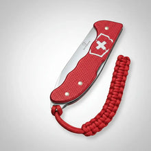 Cargar imagen en el visor de la galería, Navaja Victorinox Evoke Alox Roja 0.9415.20
